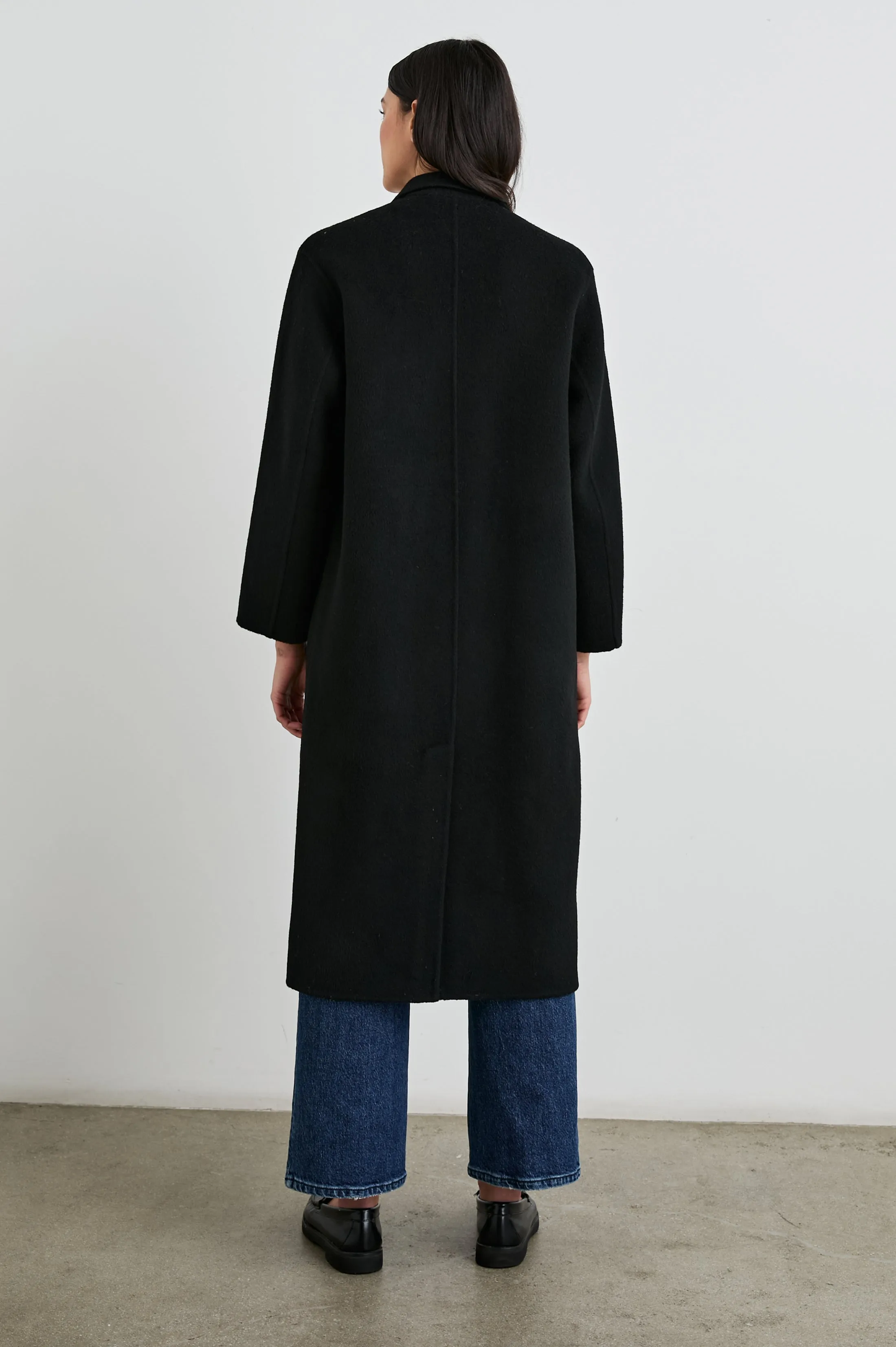 GALLERY COAT - BLACK